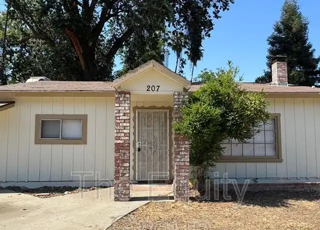 Property at 207 S Linwood Ave, Visalia, CA, 93291, 2 beds, 1 bath, [object Object]