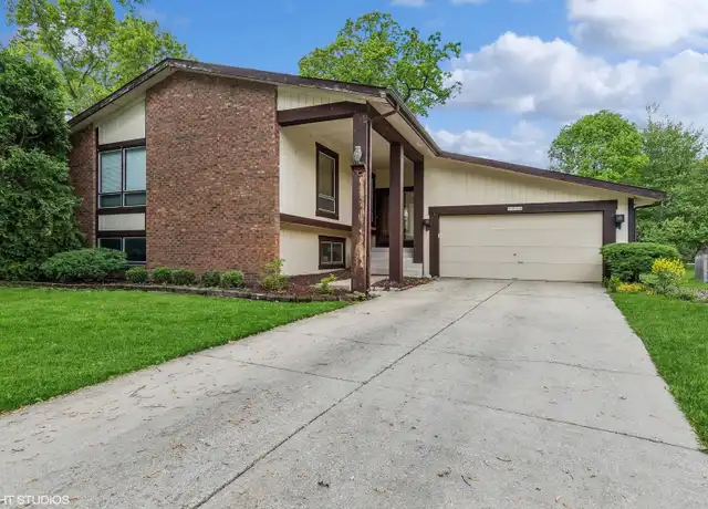 Property at 6610 Pinehurst Ct, Lisle, IL, 60532, 5 beds, 3 baths, [object Object]