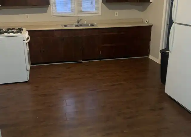 Property at 8 Park St Unit 2, Ellenville, NY, 12428, 3 beds, 1 bath, [object Object]