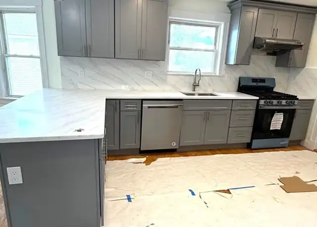 Property at 117 Phillips St Unit 2, Quincy, MA, 02170, 3 beds, 1 bath, [object Object]