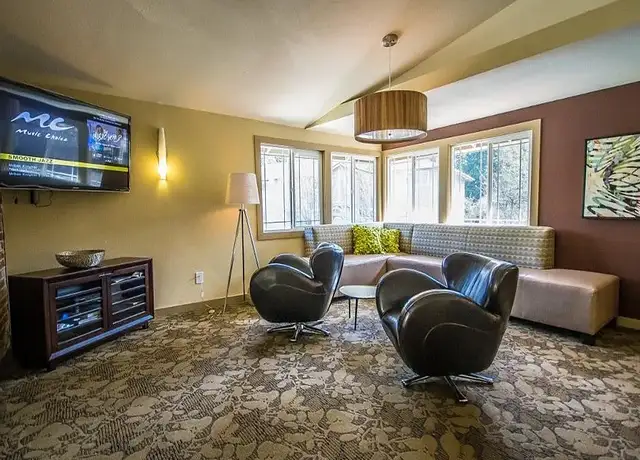 Photo of 220 Newport Way SW, Issaquah, WA 98027
