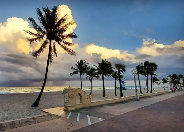 Property at 300 Arizona St, Hollywood, FL, 33019, 1 bed, 1 bath, [object Object]
