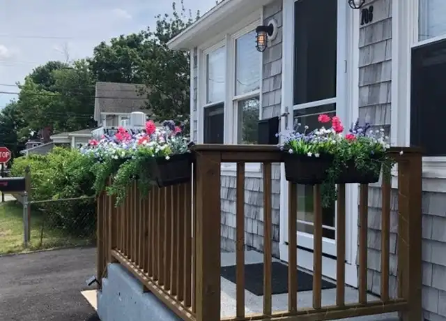 Property at 108 Ormerod Ave, Portsmouth, RI, 02871, 2 beds, 1 bath, [object Object]