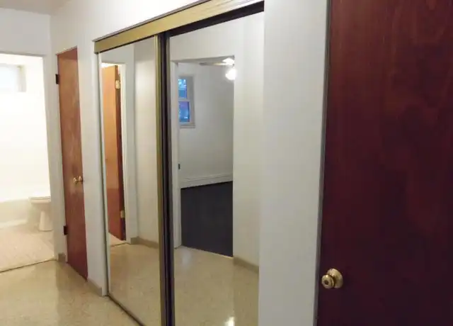 Property at 1145 S 11th St Unit 1, Lincoln, NE, 68502, 1 bed, 1 bath, [object Object]