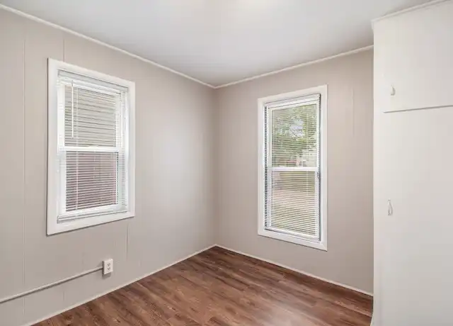Property at 9 Travis St NE, Grand Rapids, MI, 49505, 4 beds, 1 bath, [object Object]