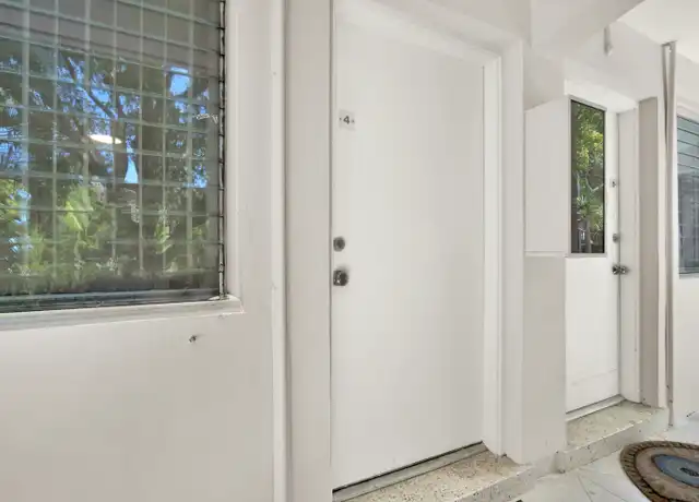 Property at 426 Santander Ave Unit 04, Coral Gables, FL, 33134, 1 bed, 1 bath, [object Object]