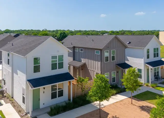 Photo of 2205 N Bonnie Brae St, Denton, TX 76207
