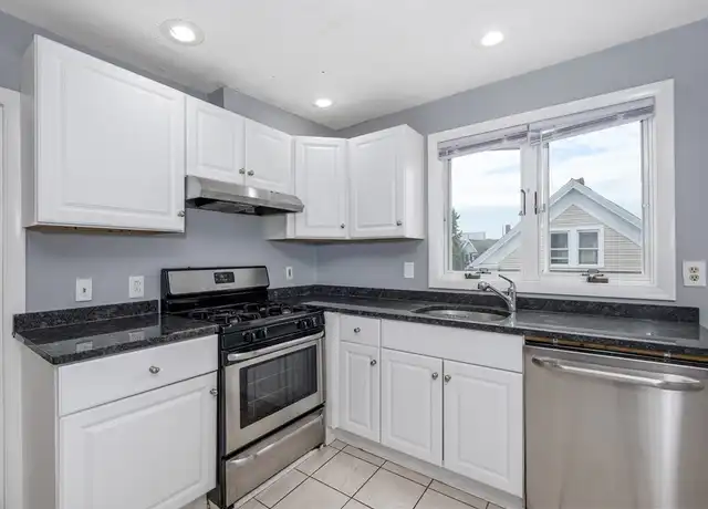 Property at 12 Kilby St Unit 3L, Somerville, MA, 02143, 3 beds, 1 bath, [object Object]