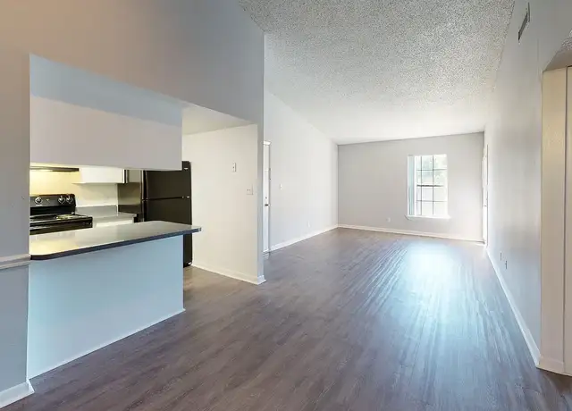 Photo of 9101 Avenue Club Dr, Temple Terrace, FL 33637