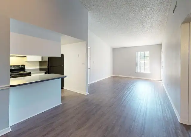 Photo of 9101 Avenue Club Dr, Temple Terrace, FL 33637