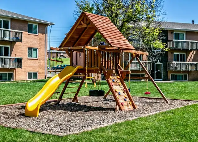 Property at Oak Creek Apartments - 1015-1021 Fairfax Rd, Bellevue, NE, 68005, 1 bed, 1 bath, [object Object]