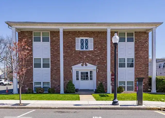 Property at Rosewood Gardens - 7 Charles St, Roselle Park, NJ, 07204, 1 bed, 1 bath, [object Object]