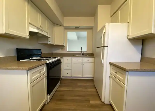 Property at 710 Hemlock Sq Unit 710, Zelienople, PA, 16063, 2 beds, 1 bath, [object Object]