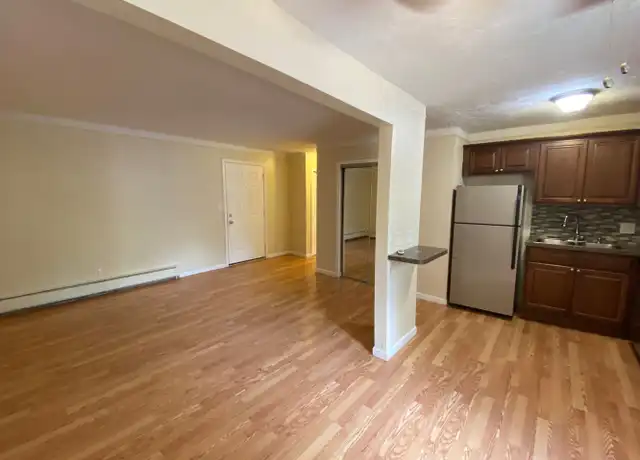 Property at 1105 N Stephenson Hwy Unit 1005-63, Royal Oak, MI, 48067, 1 bed, 1 bath, [object Object]