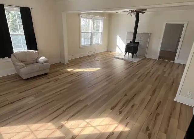 Property at 212 Butte St, Weed, CA, 96094, 3 beds, 1 bath, [object Object]