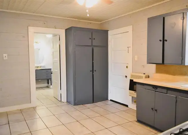Property at 102 S Beauregard St, Alvin, TX, 77511, 2 beds, 1 bath, [object Object]