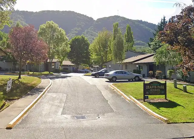 Property at 1465 NE 10th St, Grants Pass, OR, 97526, 1 bed, 1 bath, [object Object]