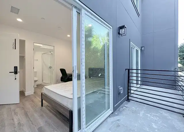 Property at 1587 W 35th St, Los Angeles, CA, 90018, 11-12 beds, 10 baths, [object Object]