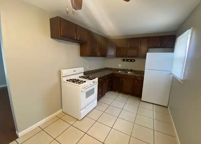 Property at 3544 Kimberly Downs Rd Unit 4, Davenport, IA, 52807, 2 beds, 1 bath, [object Object]