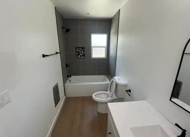 Property at 10716 Oxnard St, North Hollywood, CA, 91606, 1 bed, 1 bath, [object Object]