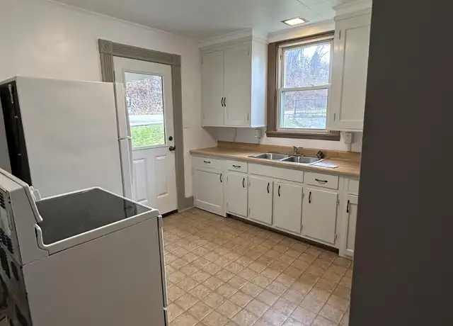Property at 602 Sellers Ave, Jeannette, PA, 15644, 2 beds, 1 bath, [object Object]