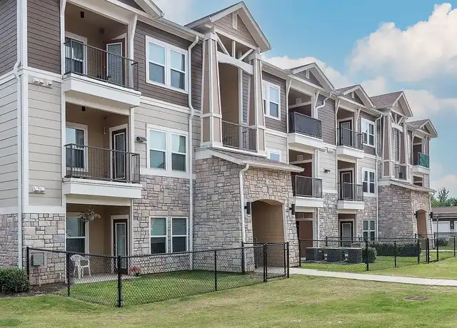 Property at POINTE AT GREENVILLE APARTMENTS - 3 Vantage Way, Greenville, SC, 29611, 1-2 bed, 1-2 bath, [object Object]