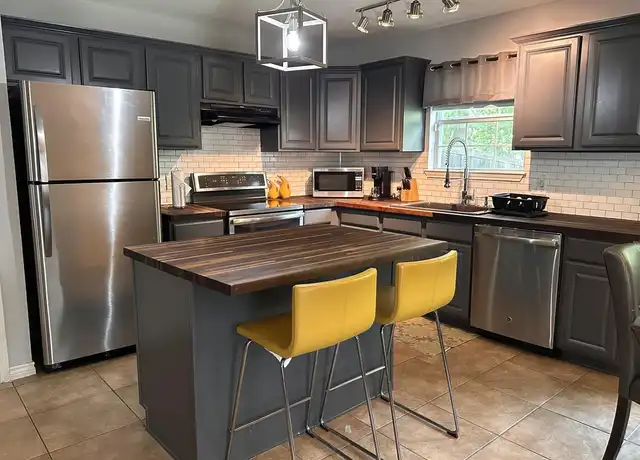 Property at 728 N Beckley Ave, Dallas, TX, 75203, 3 beds, 2 baths, [object Object]