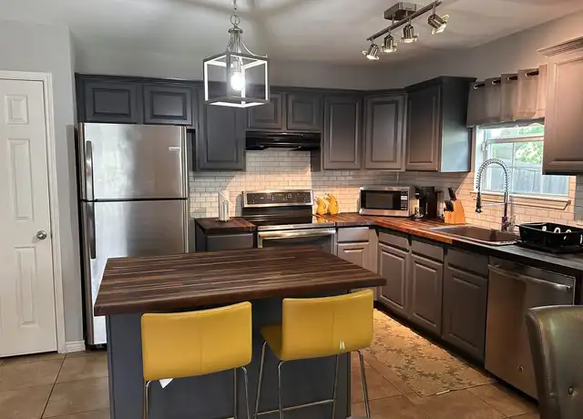 Property at 728 N Beckley Ave, Dallas, TX, 75203, 3 beds, 2 baths, [object Object]