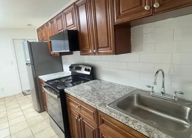 Property at 33 E 27th St #1, Riviera Beach, FL, 33404, 1 bed, 1 bath, [object Object]