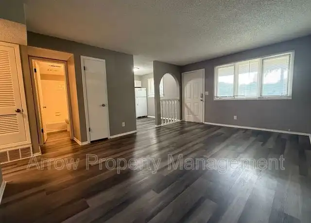 Property at 729 H St Unit 5, Lincoln, NE, 68508, 2 beds, 1 bath, [object Object]