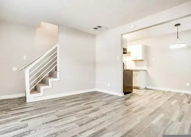 Property at 805 S Center St, Arlington, TX, 76010, 2 beds, 1 bath, [object Object]