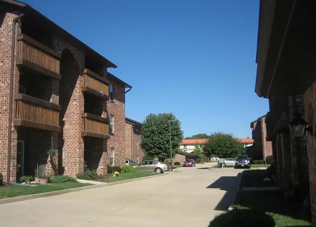 Property at 2 Silver Oaks Ln, Edwardsville, IL, 62025, 2 beds, 1 bath, [object Object]