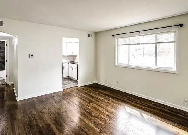Property at 817 N 47th St Unit 04, Omaha, NE, 68132, 1 bed, 1 bath, [object Object]