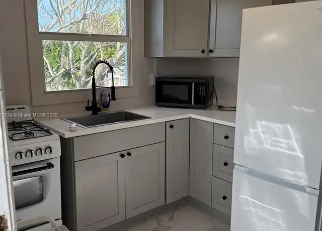 Property at 516 N J St #2, Lake Worth Beach, FL, 33460, 2 beds, 1 bath, [object Object]