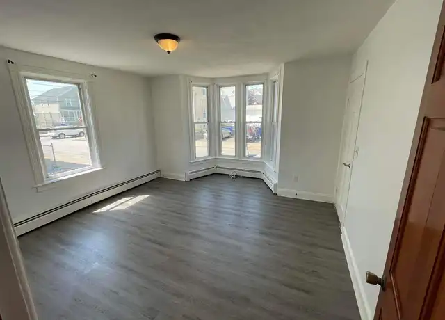Property at 106 Carpenter St Unit 2, Pawtucket, RI, 02860, 2 beds, 1 bath, [object Object]