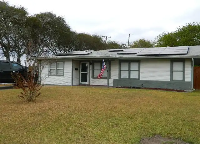 Property at 101 Maple Dr, Portland, TX, 78374, 4 beds, 1 bath, [object Object]