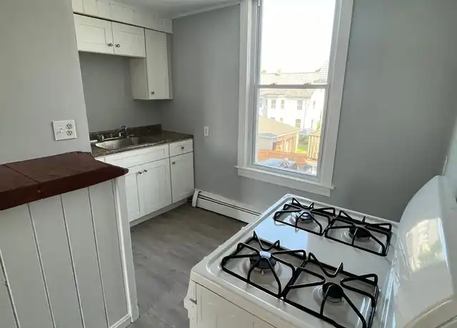 Property at 408 Main St Unit 4, Haverhill, MA, 01830, 1 bed, 1 bath, [object Object]