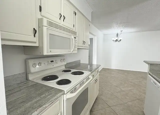 Property at Essex View Apartments - 7324 Menlo Dr, Baton Rouge, LA, 70808, 2 beds, 2 baths, [object Object]