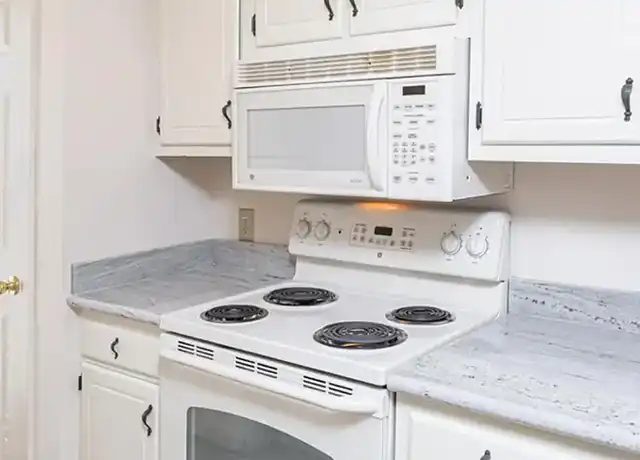 Property at Essex View Apartments - 7324 Menlo Dr, Baton Rouge, LA, 70808, 2 beds, 2 baths, [object Object]