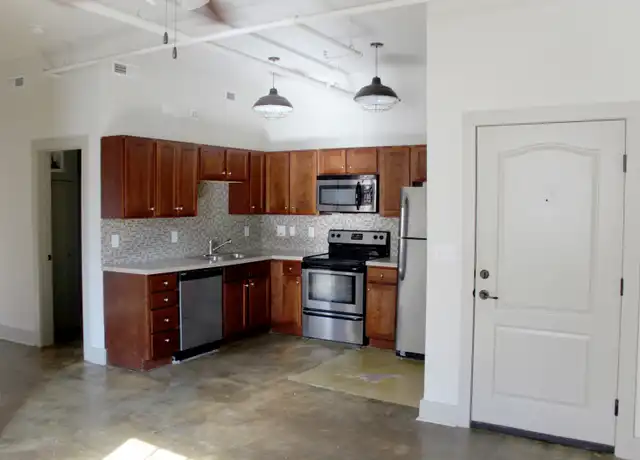 Property at 533 Main St Unit B2, Danville, VA, 24541, 1 bed, 1 bath, [object Object]