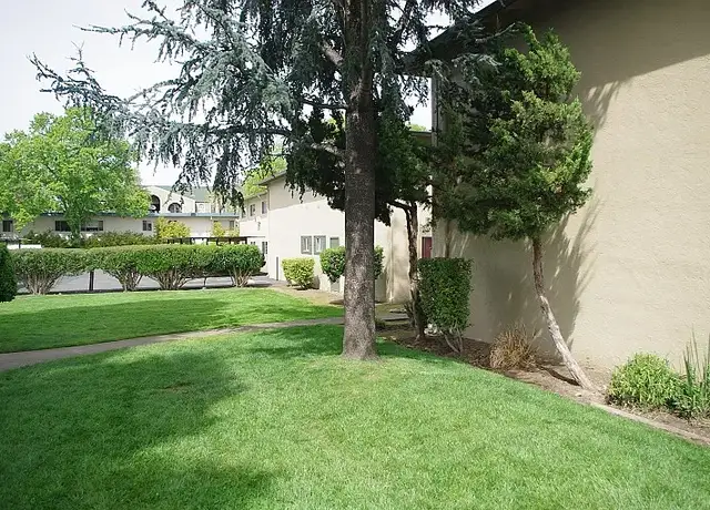 Photo of 3055 N Main St, Walnut Creek, CA 94597