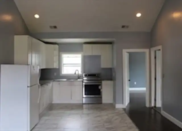 Property at 211 Green St Unit 2, Brockton, MA, 02301, 3 beds, 1 bath, [object Object]