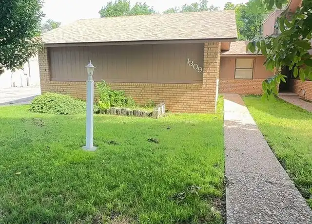 Property at 1309 Colonial Pkwy, Clovis, NM, 88101, 2 beds, 2 baths, [object Object]