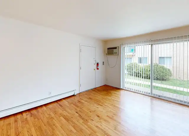 Property at Denway Circle Apartments - 544 Denway Cir, Kalamazoo, MI, 49008, 1-2 bed, 1 bath, [object Object]