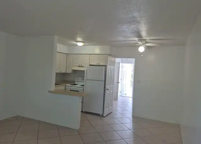 Property at 1960 NE 48th St Unit 10, Pompano Beach, FL, 33064, 1 bed, 1 bath, [object Object]