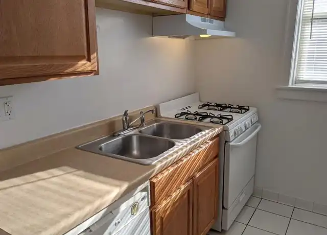 Property at 908 Reba Pl, Evanston, IL, 60202, 1 bed, 1 bath, [object Object]