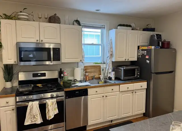 Property at 682 E 7th St Unit 2, Boston, MA, 02127, 3 beds, 1 bath, [object Object]