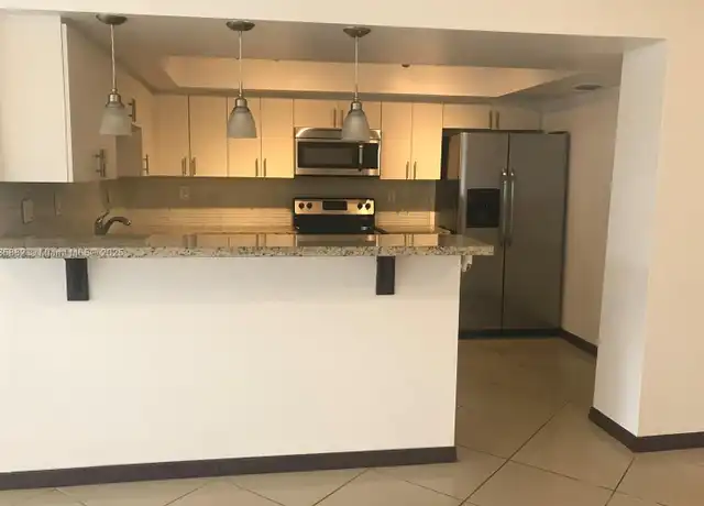 Property at 800 Parkview Dr #102, Hallandale Beach, FL, 33009, 1 bed, 1.5 baths, [object Object]