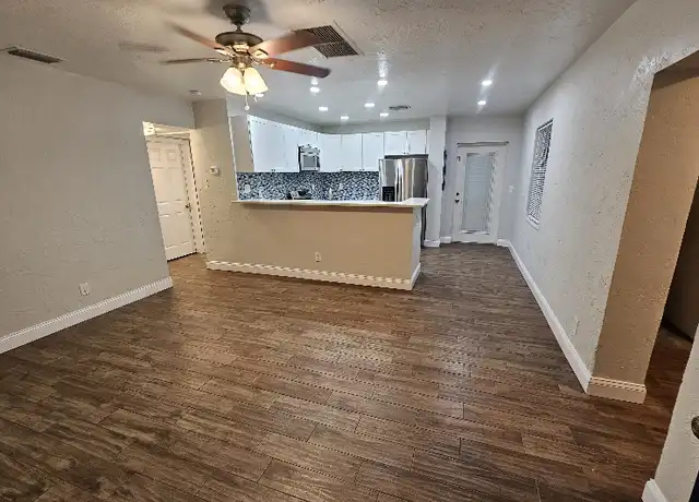 Property at 215 42nd Ave NE, Saint Petersburg, FL, 33703, 2 beds, 1 bath, [object Object]