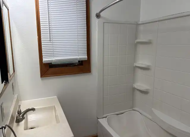 Property at 1537 Helmer St, Sioux City, IA, 51103, 6 beds, 2 baths, [object Object]